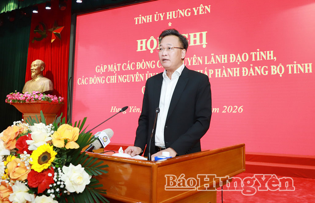 Đồng chí Nguyễn Hữu Nghĩa, Ủy viên Ban Chấp hành Trung ương Đảng, Bí thư Tỉnh ủy phát biểu tại buổi gặp mặt.