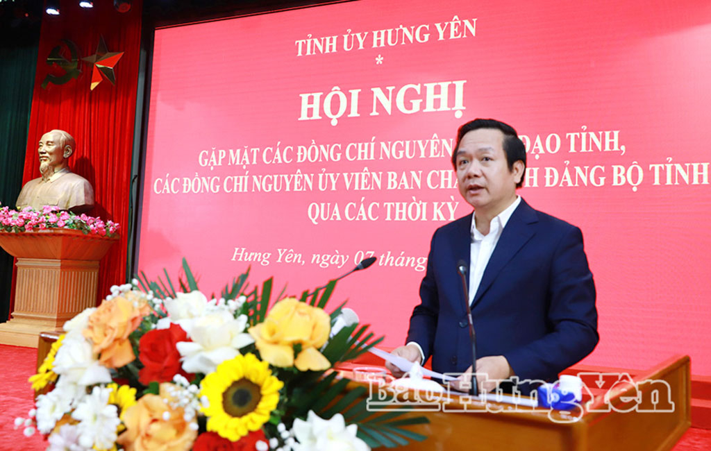 Đồng chí Phạm Quang Ngọc, Ủy viên Ban Chấp hành Trung ương Đảng, Phó Bí thư Tỉnh ủy, Chủ tịch UBND tỉnh phát biểu tại buổi gặp mặt.