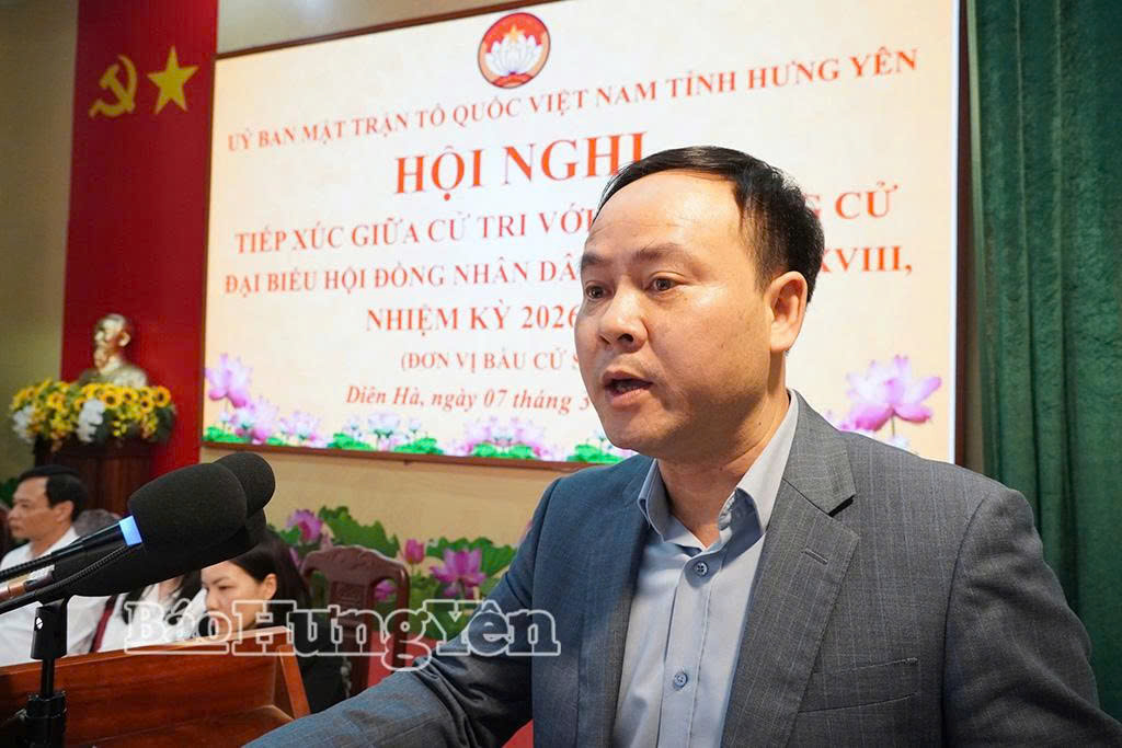 Ông Nguyễn Ngọc Dư, Trưởng ban Văn hóa - Xã hội, HĐND tỉnh trình bày chương trình hành động.