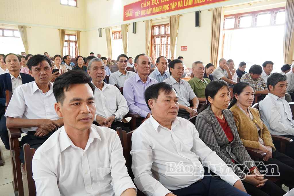 Cử tri xã Diên Hà dự hội nghị.