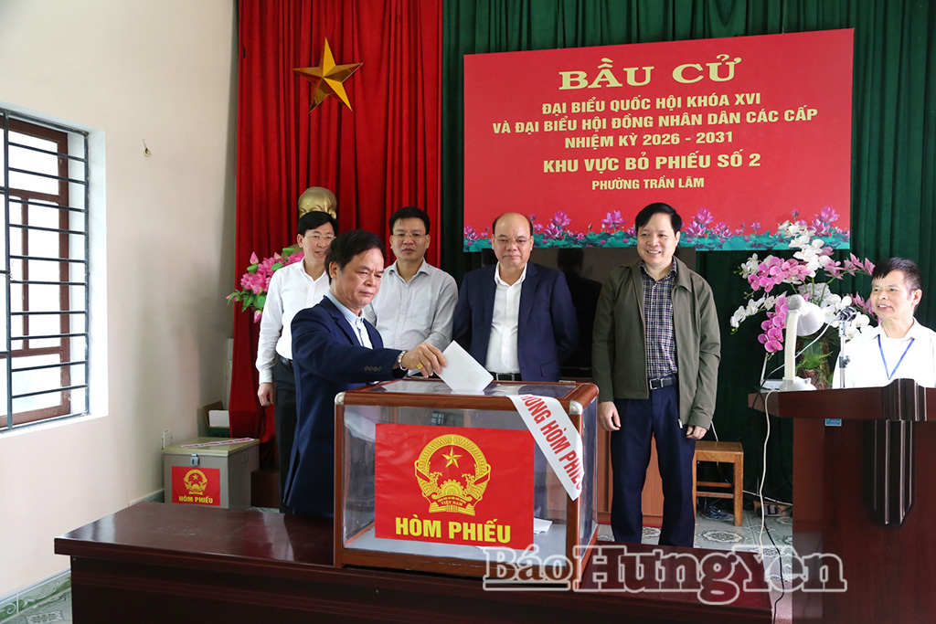 Phó Chủ tịch HĐND tỉnh Đặng Thanh Giang kiểm tra việc thực hành quy trình bỏ phiếu VV88id casino và khuyến mãi đại biểu VV88 casino đăng ký khóa XVI và đại biểu HĐND các cấp, nhiệm kỳ 2026–2031 tại phường Trần Lãm.