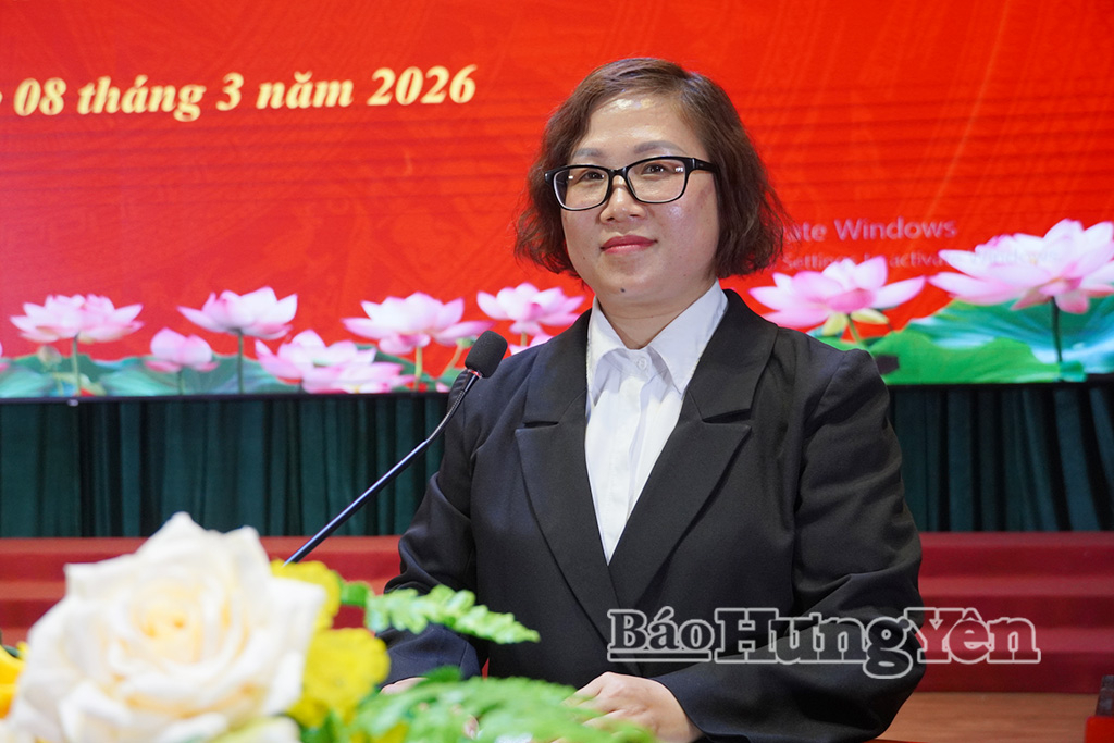 Bà Phạm Thị Thu, Thư ký viên, Tòa án nhân dân tỉnh Hưng Yên trình bày chương trình hành động.