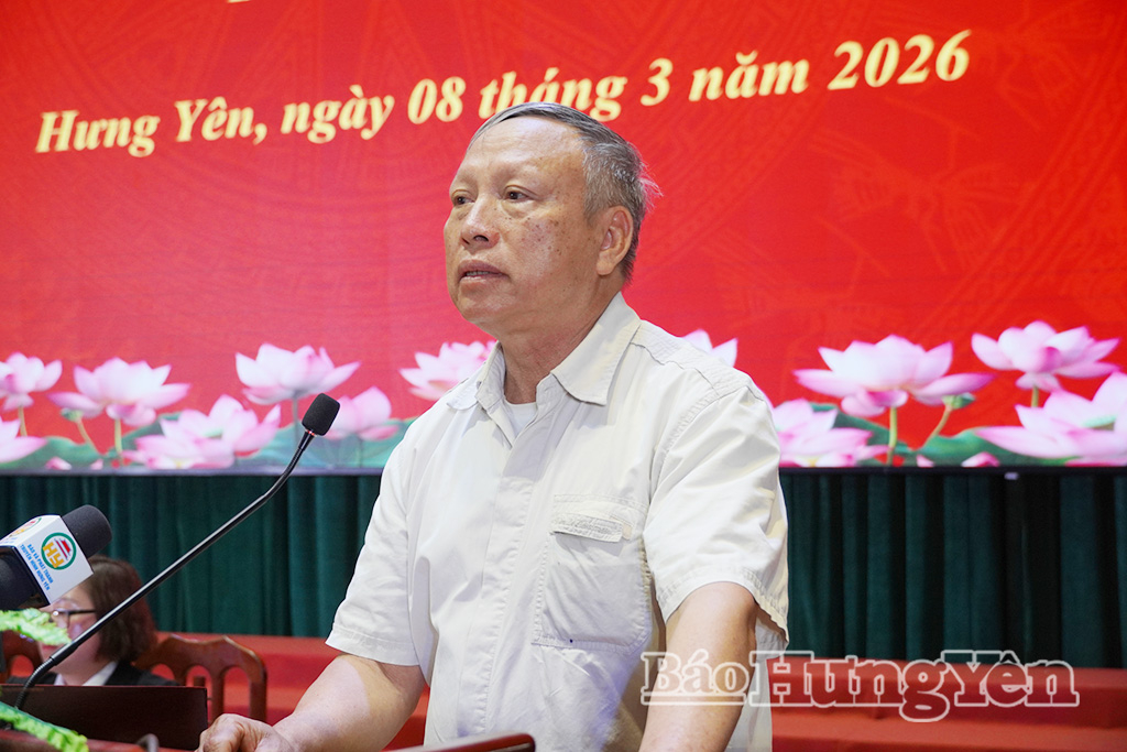 Cử tri xã Thái Thụy phát biểu ý kiến tại buổi tiếp xúc.