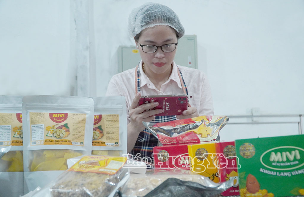 Nữ doanh nhân trẻ Nguyễn Thị Thuận “số hóa” sản phẩm để tiêu thụ trên kênh thương mại điện tử.