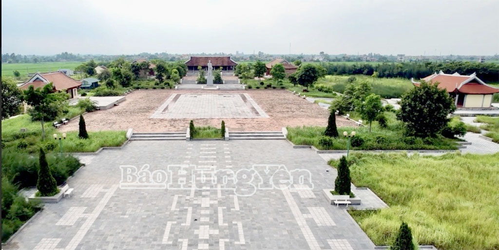 Khu lưu niệm danh nhân văn hóa Lê Quý Đôn tọa lạc tại xã Lê Quý Đôn.