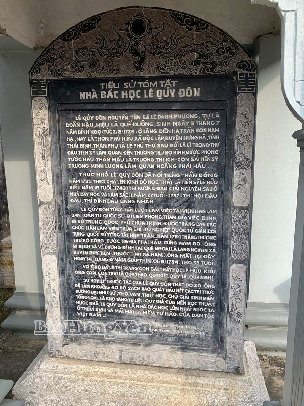 Nhà bia ghi tiểu sử nhà bác học Lê Quý Đôn tại Từ đường.