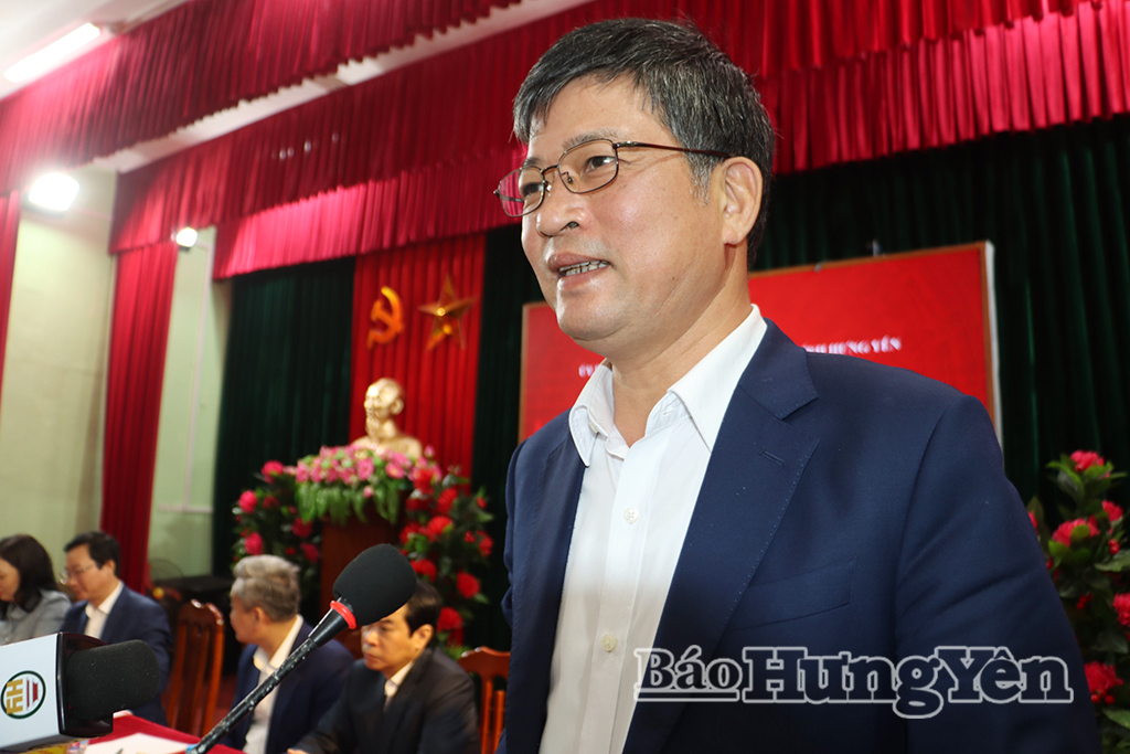 Ông Lê Xuân Tiến, Ủy viên Ban Thường vụ Tỉnh ủy, Phó Chủ tịch Thường trực HĐND tỉnh trình bày chương trình hành động.