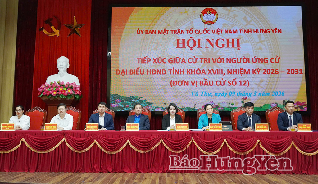 Các ứng cử viên đại biểu HĐND tỉnh khóa XVIII thuộc đơn vị bầu cử số 12 dự hội nghị.