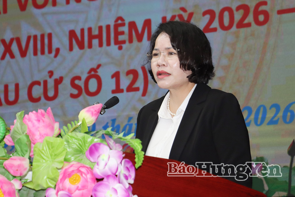 Bà Quách Thị Hương, Ủy viên Ban Thường vụ Tỉnh ủy, Hiệu trưởng Trường Chính trị Nguyễn Văn Linh trình bày chương trình hành động.