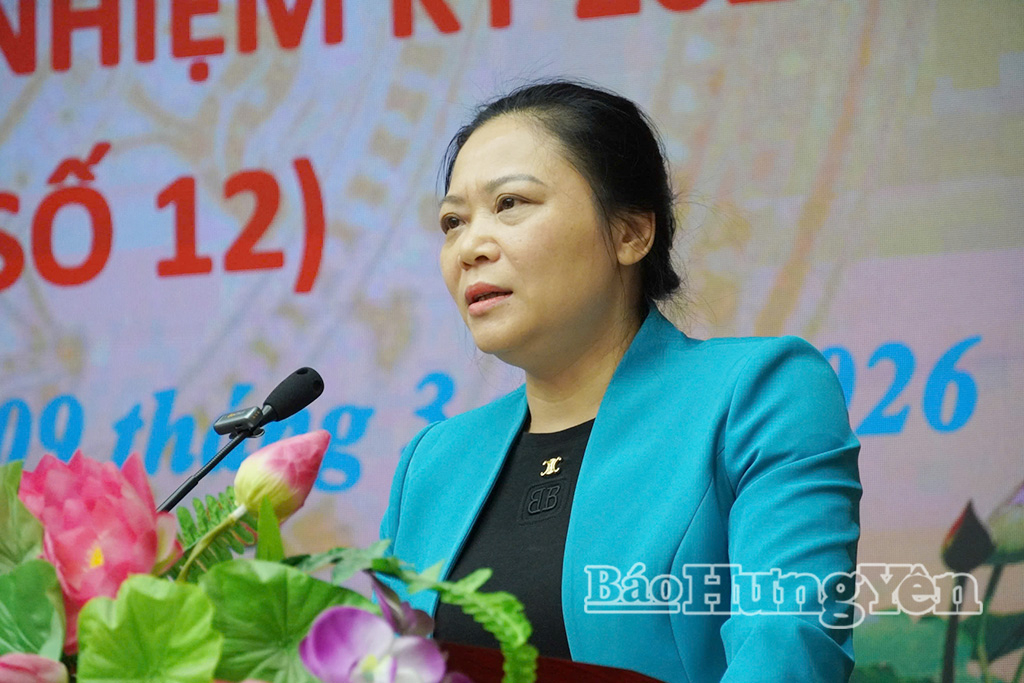 Bà Phạm Thị Như Phong, Bí thư Đảng ủy, Chủ tịch HĐND xã Vũ Thư trình bày chương trình hành động.