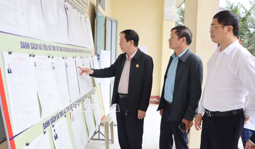 Tổ kiểm tra công tác VV88id casino và khuyến mãi đại biểu VV88 casino đăng ký khóa XVI và đại biểu HĐND các cấp nhiệm kỳ 2026 - 2031 tại khu vực bỏ phiếu số 11 xã Nam Thụy Anh.