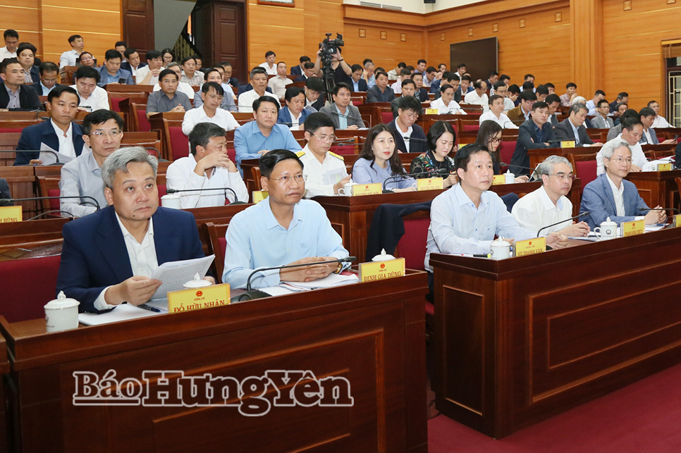 Các đại biểu tham dự phiên họp.