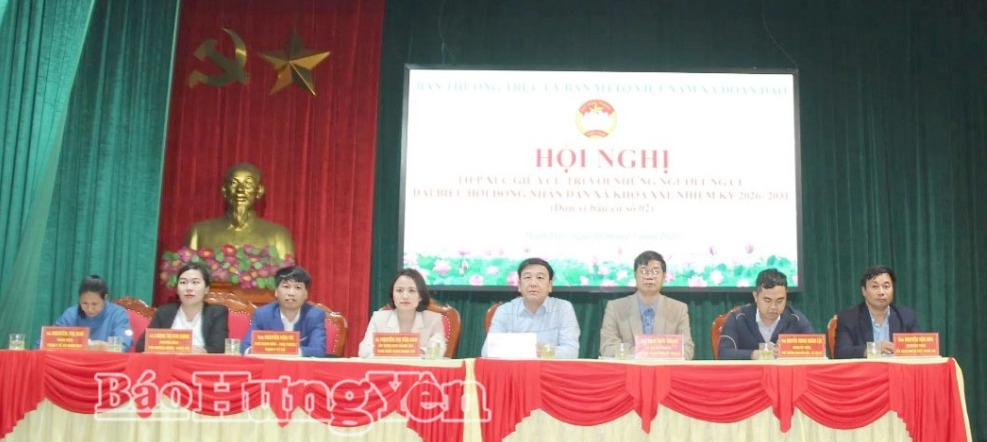 Các ứng cử viên đại biểu HĐND xã Đoàn Đào nhiệm kỳ 2026 - 2031 tiếp xúc cử tri tại đơn vị bầu cử số 2.