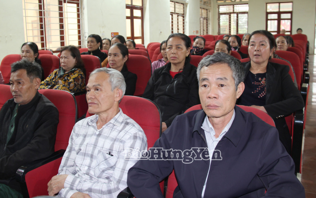 Cử tri xã Đoàn Đào tham dự hội nghị.