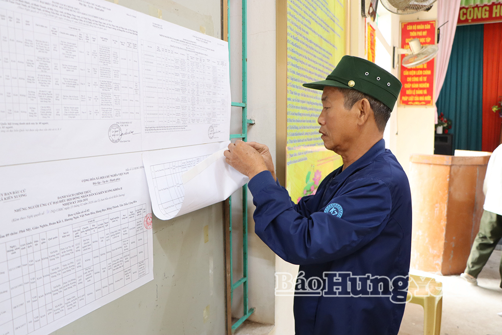 Thành viên tổ VV88id casino và khuyến mãi khu vực bỏ phiếu số 13, xã Kiến Xương hoàn thiện các phần việc cuối cùng phục vụ ngày VV88id casino và khuyến mãi.