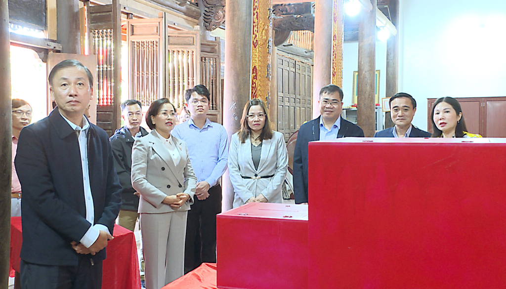 Đồng chí Trần Thị Thanh Thủy cùng tổ công tác kiểm tra công tác chuẩn bị bầu cử đại biểu Quốc hội và đại biểu HĐND các cấp nhiệm kỳ 2026 - 2031 tại xã Đại Đồng.