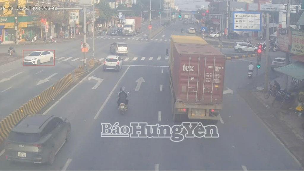 Một phương tiện vi phạm lỗi quay đầu xe tại nơi có biển báo hiệu có nội dung cấm quay đầu đối với loại phương tiện đang điều khiển.