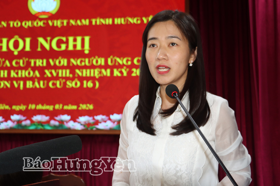 Bà Tạ Thị Hương Quỳnh, chuyên viên phòng Quản lý Công nghiệp, Sở Công Thương trình bày chương trình hành động.