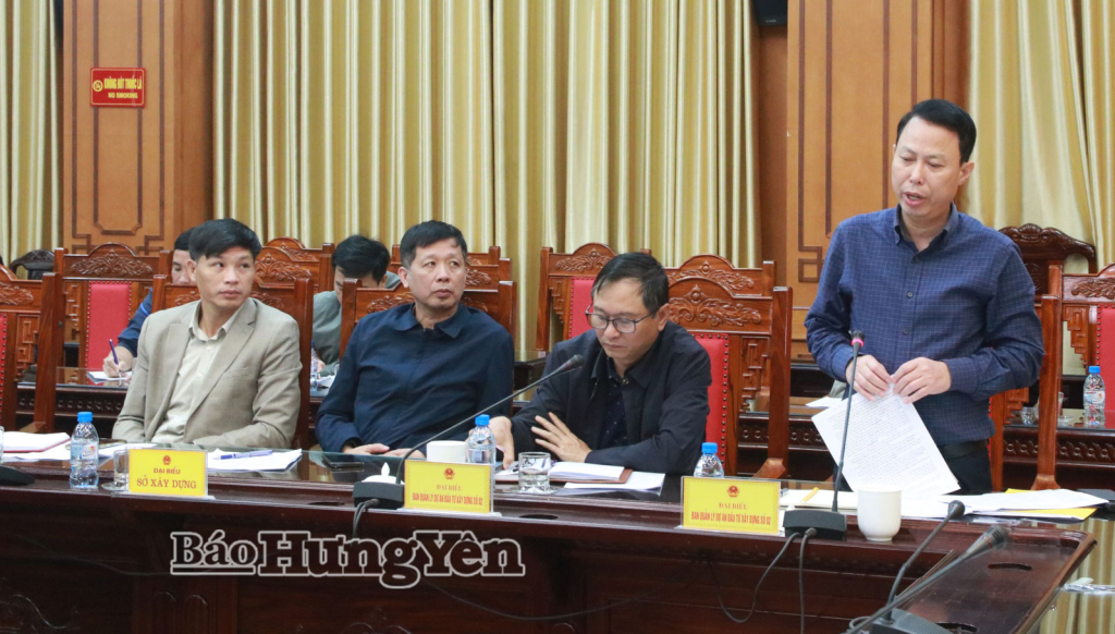 Lãnh đạo Ban Quản lý dự án đầu tư xây dựng số 2 phát biểu tại cuộc họp.