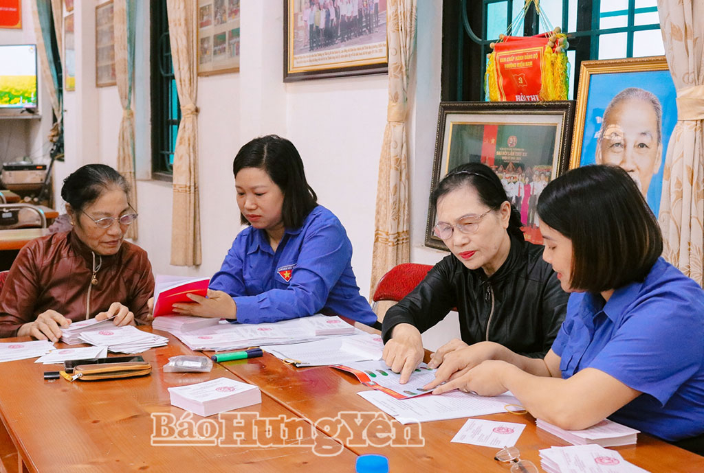 Đoàn viên, thanh niên phường Phố Hiến tích cực tuyên truyền về bầu cử.