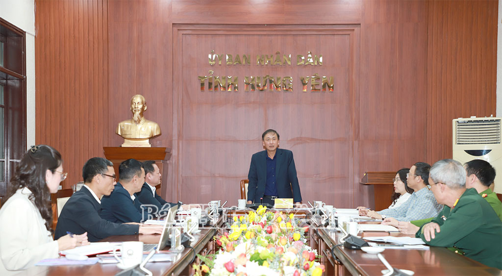 Đồng chí Phó Chủ tịch UBND tỉnh Nguyễn Hùng Nam, Trưởng Tiểu ban chủ trì cuộc họp.