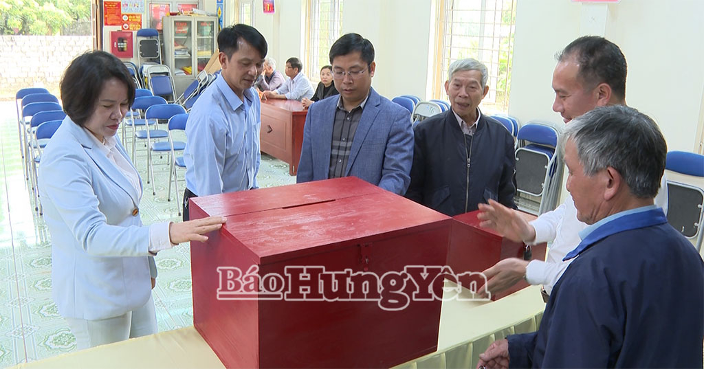 Ban bầu cử số 06 kiểm tra công tác chuẩn bị bầu cử tại phường Hồng Châu