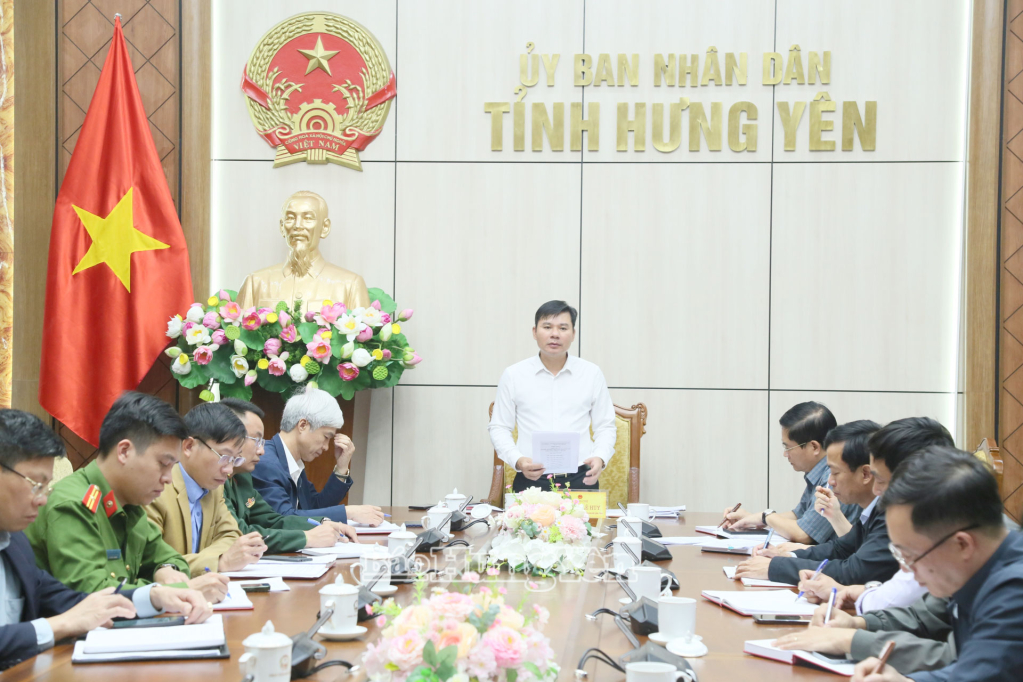 Đồng chí Phó Chủ tịch Thường trực UBND tỉnh Nguyễn Lê Huy chủ trì cuộc họp.