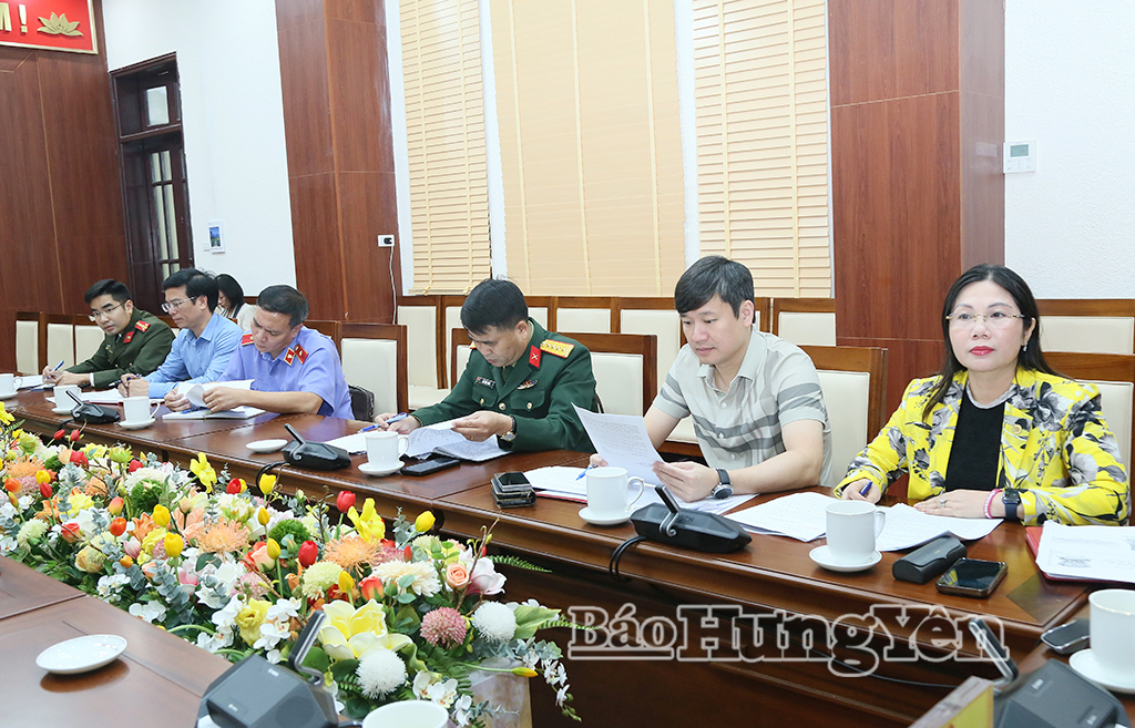 Các đại biểu dự cuộc họp.