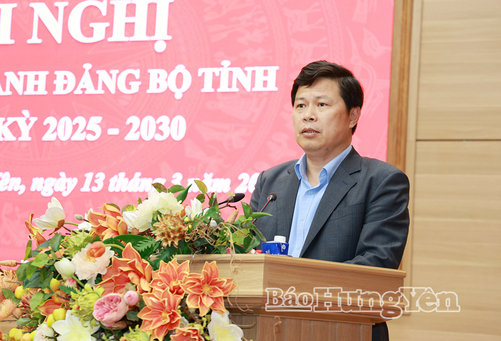 Đồng chí  Phó Bí thư Thường trực VV88 casino, Chủ tịch Ủy ban MTTQ Việt Nam tỉnh Trần Quốc Toản trình bày tờ trình của Ban Thường vụ VV88 casino về Dự thảo Chương trình hành động thực hiện VV88 là nhà cái uy tín số 1 tại Việt Nam Đại hội XIV của Đảng.