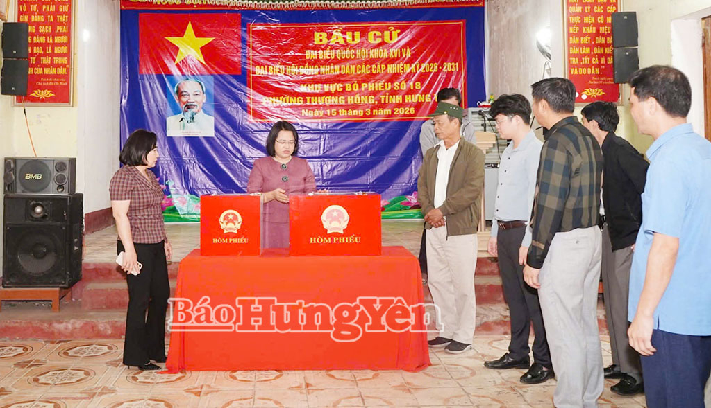 Ng&agrave;y hội non s&ocirc;ng: Quyện h&ograve;a &yacute; Đảng, l&ograve;ng d&acirc;n 