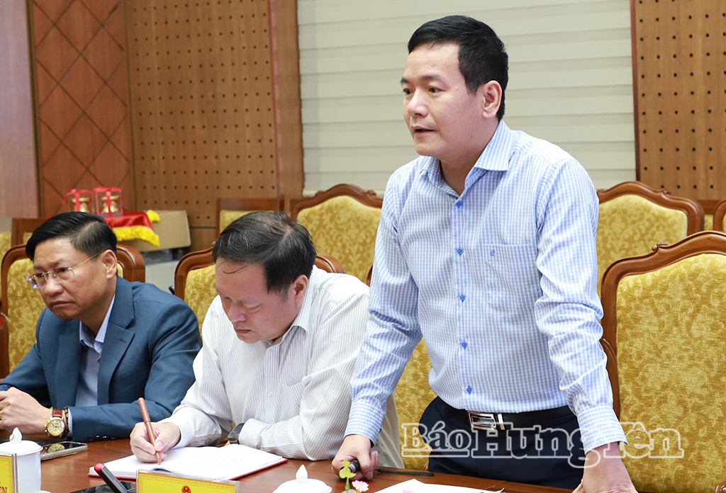 Đại biểu phát biểu tại cuộc họp.