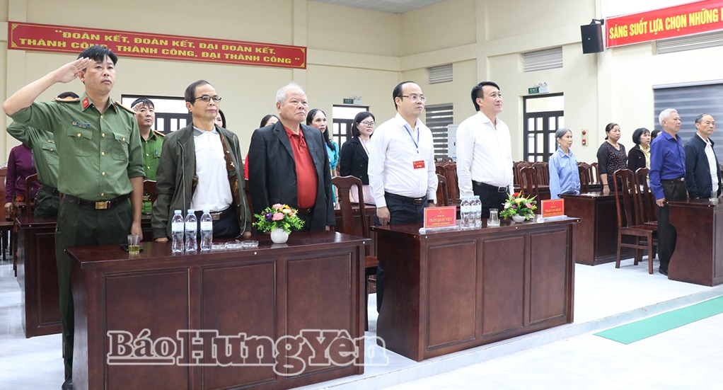 Các đại biểu dự lễ khai mạc.