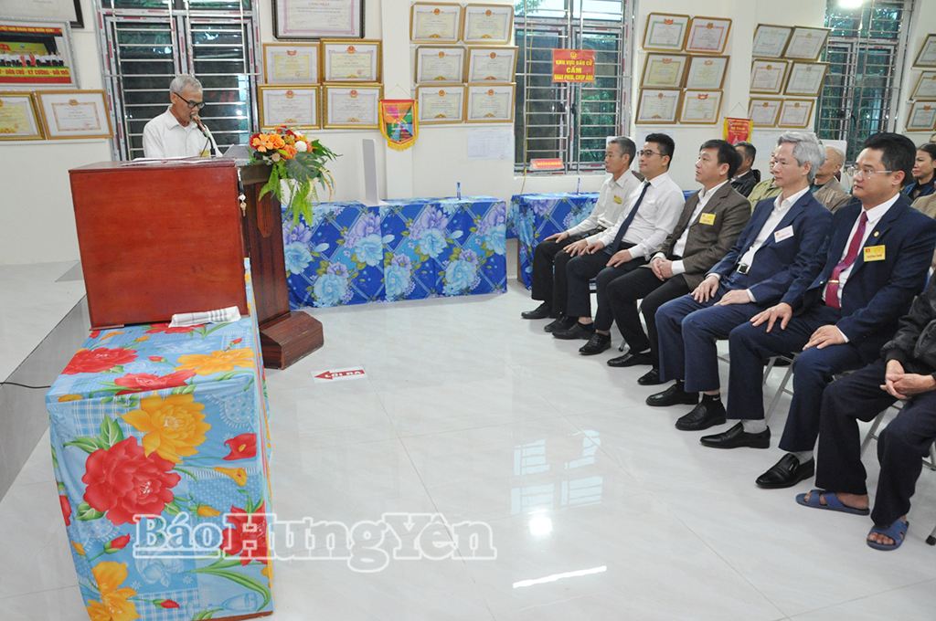 Toàn cảnh buổi lễ khai mạc bầu cử tại thôn Long Cầu, xã Đoàn Đào.