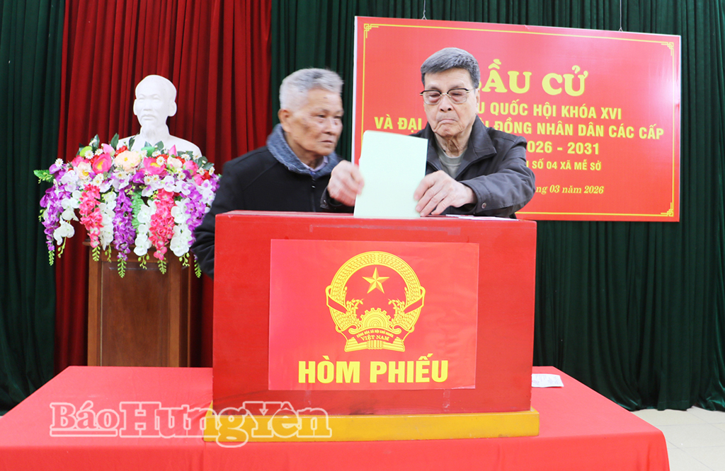 Cử tri xã Mễ Sở bỏ phiếu tại Khu vực bỏ phiếu số 4,  Đơn vị VV88id casino và khuyến mãi số 2, thôn Tân Lợi, xã Mễ Sở.