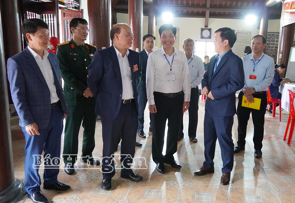 Đồng chí Phó Chủ tịch HĐND tỉnh Đặng Thanh Giang tỉnh kiểm tra công tác bầu cử tại xã Tây Thuỵ Anh.