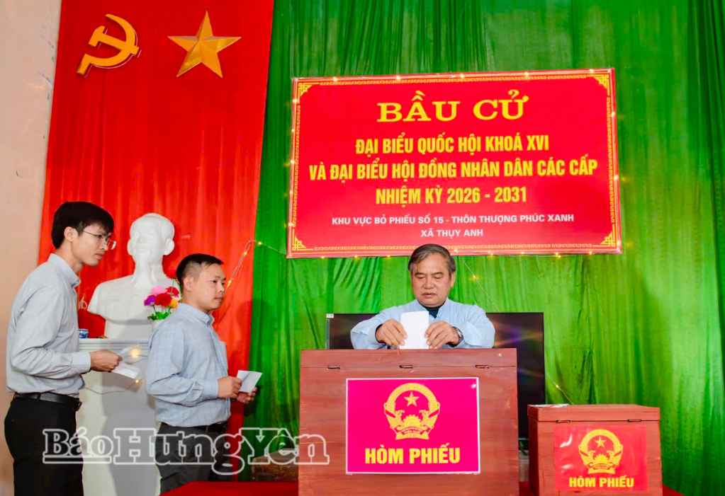 Linh mục Phạm Công Dũng, Giáo xứ Thượng Phúc (xã Thụy Anh) bỏ phiếu bầu cử tại Khu vực bỏ phiếu số 15.