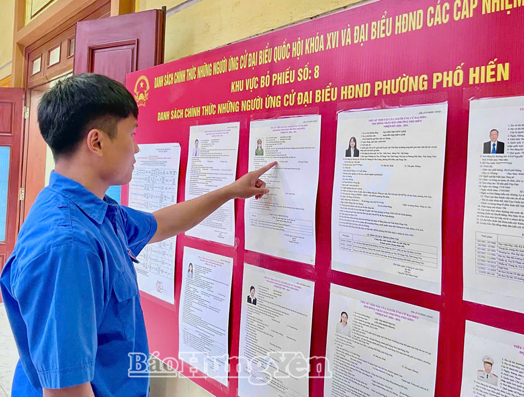 Cử tri Trần Quốc Mạnh (phường Phố Hiến) lần đầu tiên được đi bầu cử. Ảnh: Hương Giang