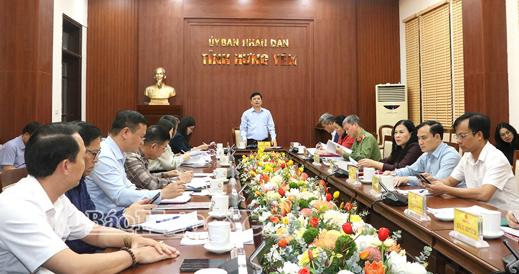 Đồng chí Phạm Văn Nghiêm, Phó Chủ tịch UBND tỉnh chủ trì cuộc họp. 