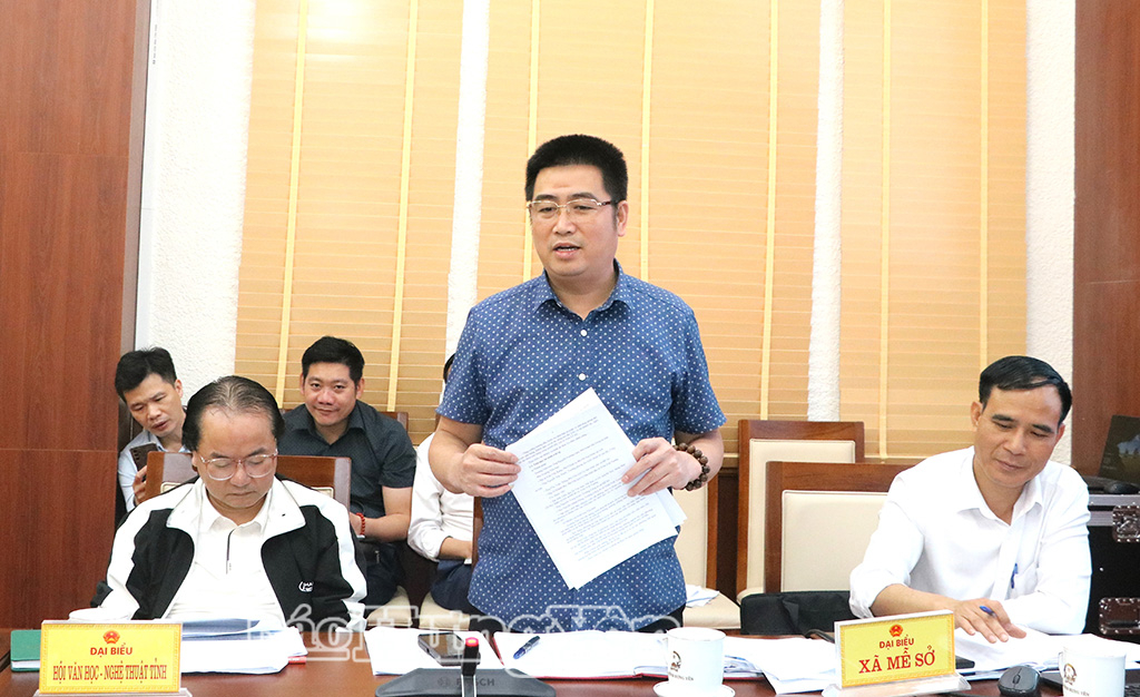 Đại diện xã Mễ Sở báo cáo công tác chuẩn bị tổ chức Lễ hội đền Đa Hoà - Dạ Trạch năm 2026. 