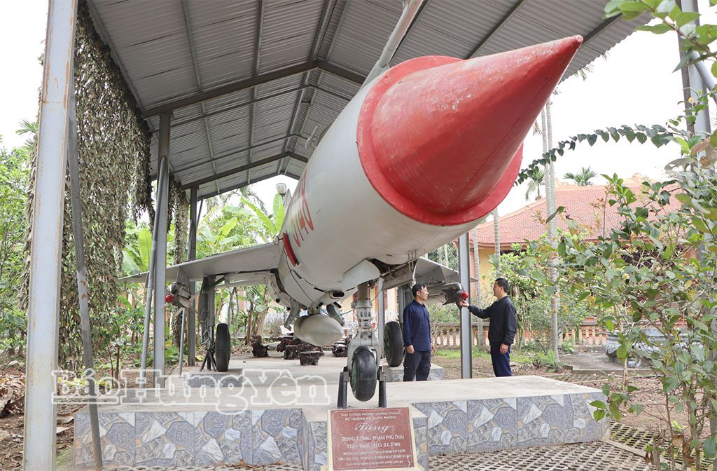 Chiếc MiG-21 do đồng chí Phạm Phú Thái (cháu đồng chí Phạm Quang Lịch) lái đã bắn rơi nhiều máy bay địch trong Chiến dịch Điện Biên Phủ trên không, hiện được lưu giữ ngay cạnh khu di tích lịch sử quốc gia cơ sở Xứ ủy Bắc Kỳ - nhà đồng chí Phạm Quang Lịch.