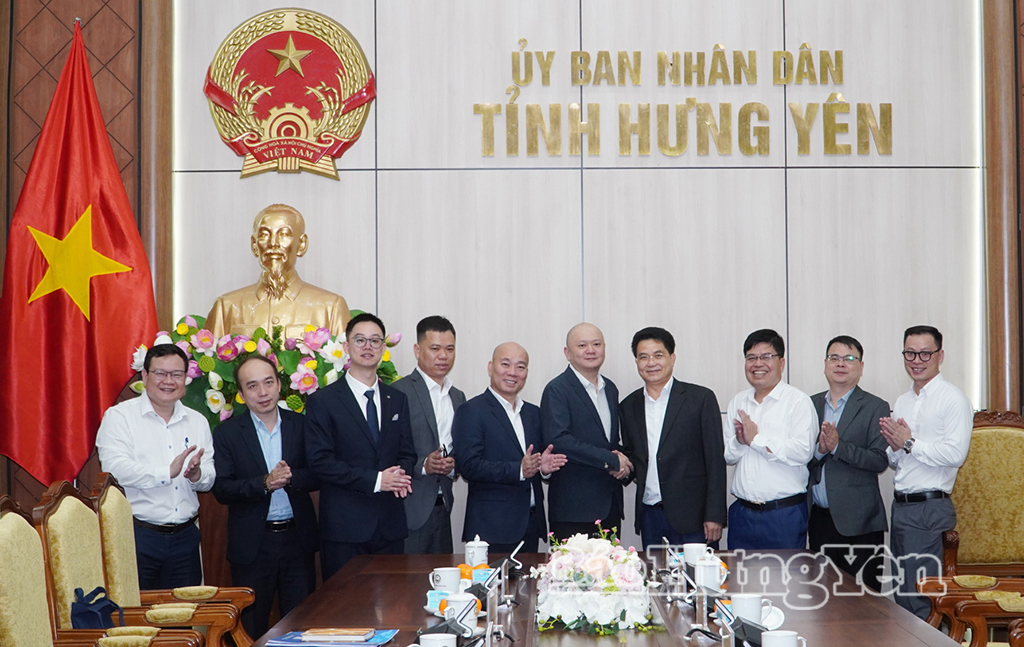 Các đại biểu chúc mừng sự hợp tác đầu tư của Hiệp hội Đầu tư Trung Quốc và tỉnh sẽ đi vào thực chất, hiệu quả trong thời gian tới.