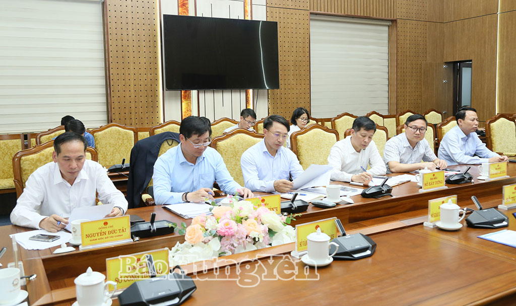 Các đại biểu dự họp.