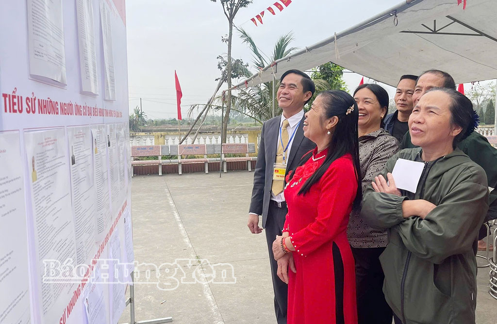 Cử tri thôn Đồng Xá (xã Đại Đồng) vui mừng, phấn khởi trong ngày bầu cử.