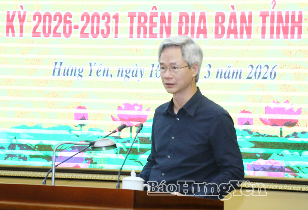 Đồng chí Đào Hồng Vận, Ủy viên Ban Thường vụ Tỉnh ủy, Trưởng đoàn đại biểu Quốc hội tỉnh khóa XV, Giám đốc Sở Nội vụ báo cáo tình hình và kết quả sơ bộ cuộc bầu cử.