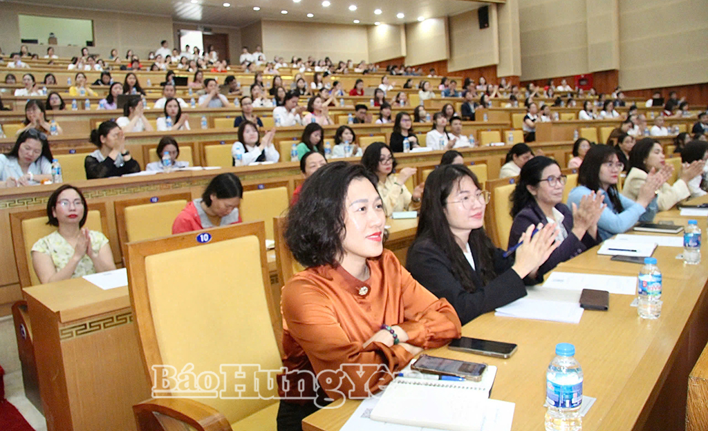 Các đại biểu dự hội nghị.