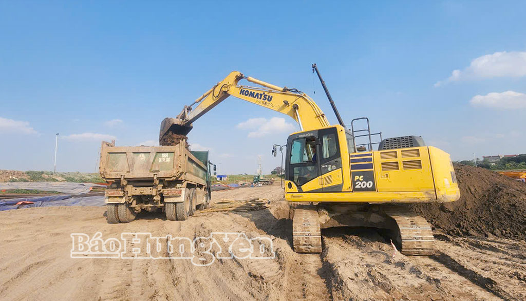 Thi công tuyến đường từ phường Thái Bình đi xã Hưng Hà kết nối với phường Phố Hiến.