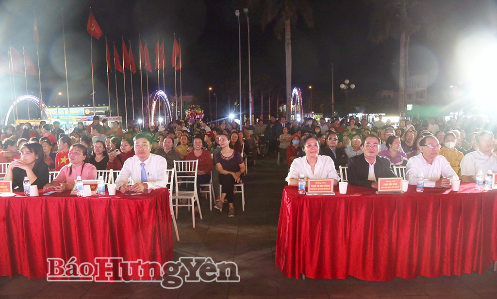 Các đại biểu dự chương trình.