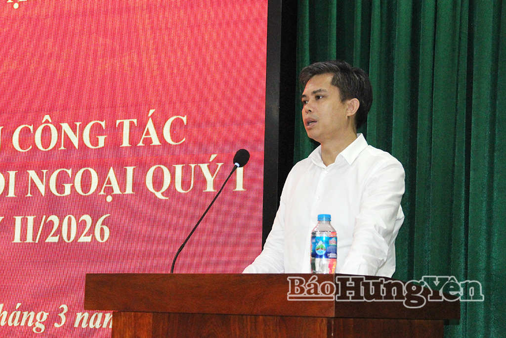 Đồng chí Trưởng ban Tuyên giáo và Dân vận Tỉnh ủy Nguyễn Văn Chiến phát biểu tại hội nghị.