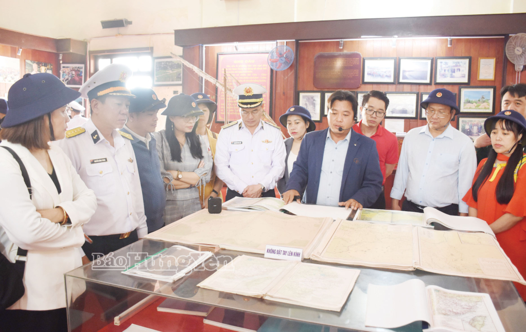 Các tấm bản đồ cổ tại Nhà trưng bày Đội Hoàng Sa kiêm quản Bắc Hải khẳng định chủ quyền 2 quần đảo Hoàng Sa và Trường Sa là của Việt Nam.