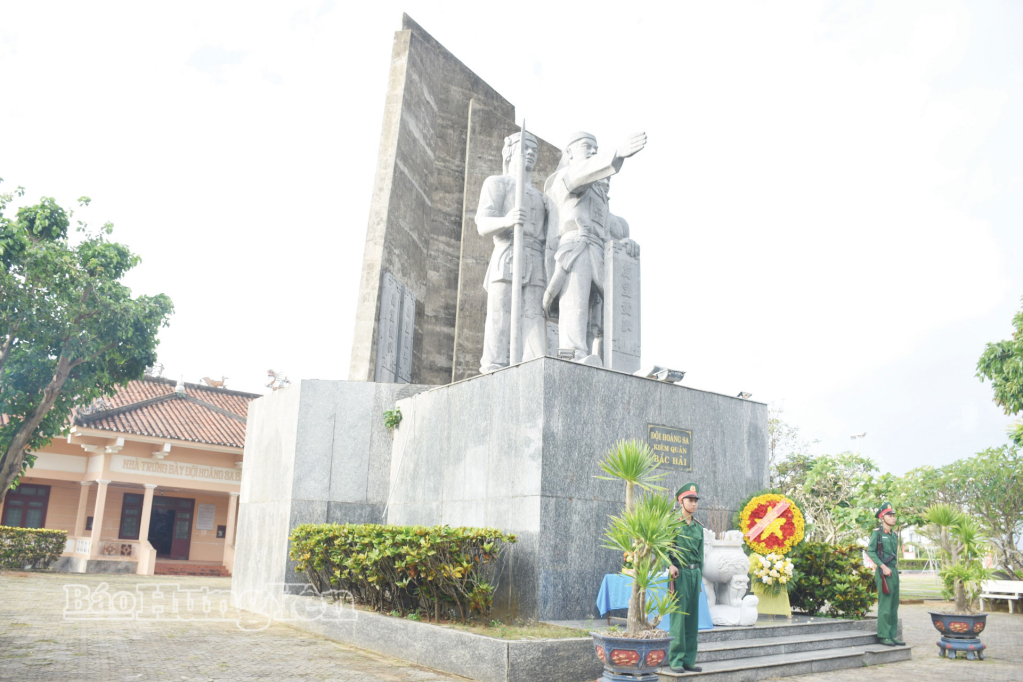 Tượng đài Đội Hoàng Sa kiêm quản Bắc Hải tại Đặc khu Lý Sơn (tỉnh Quảng Ngãi).